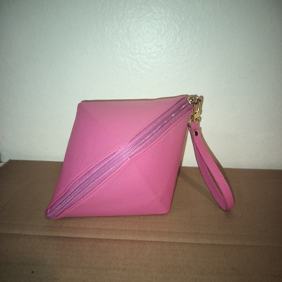 Casa Lopez Piramid Pebbled Leather Bag. - Picture 4 of 15